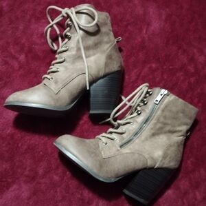 Stylish Tan Lace-up Ankle Boots
